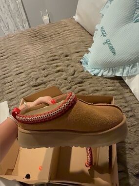 Tasman UGG platform size 7